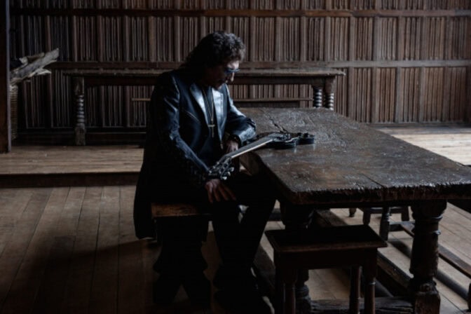 Tony Iommi julkaisi soolosinglen videoineen – tiedottaa samalla uudesta levystä