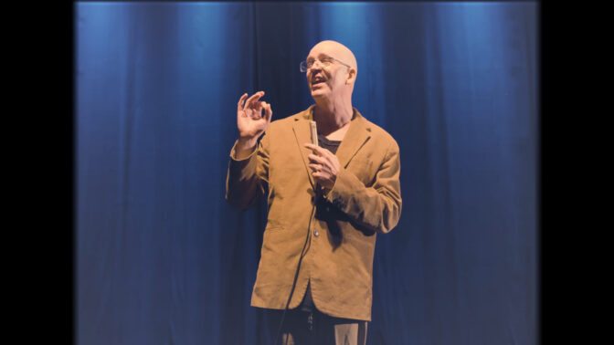 Devin Townsend tarjoaa uuden kurkistuksen elämäntyöhönsä – Home at Night esittelee tekijänsä dramaattisempaa puolta