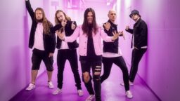 ”No niin jätkät, rokataas niin että kyrpä räjähtää!” -haastattelussa vuoden kovimpiin tulokkaisiin lukeutuva VAASA PALAA