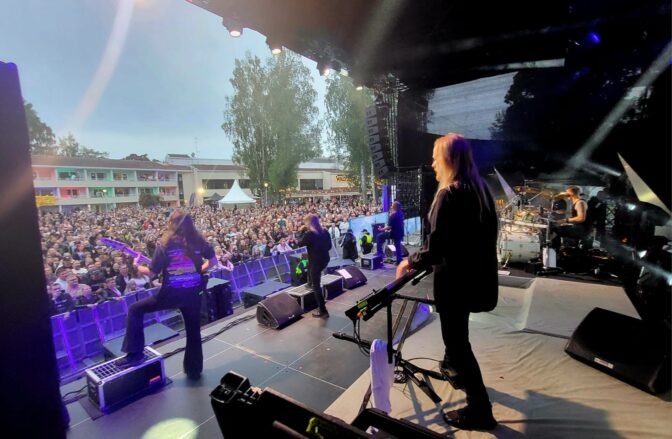 Äärimmäistä ammattimaisuutta ilman leipääntynyttä rutiininomaisuutta – Stratovarius Valkeakoskella, raportti ja kuvat