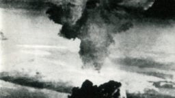 ”Levyn angstiseen ja ihmisvihamieliseen tunnelmaan oli helppo hukata itsensä” -klassikkoarviossa Zyklon-B